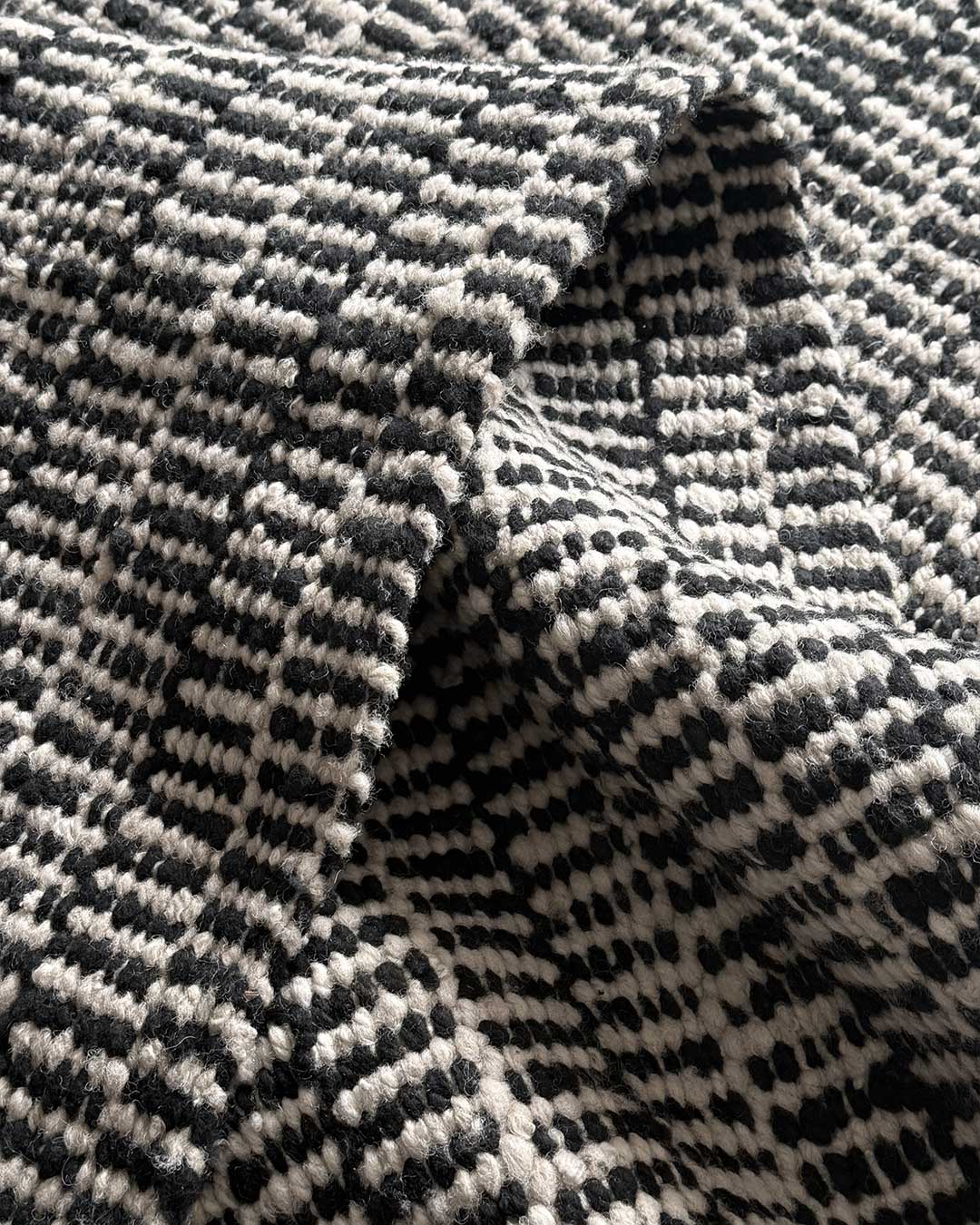 Comb Rug - Black & Natural - Image 4