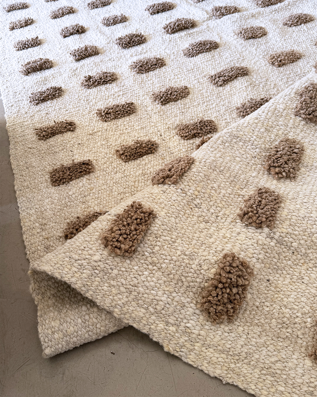 Alfombra Pom Pom - Natural y Arena